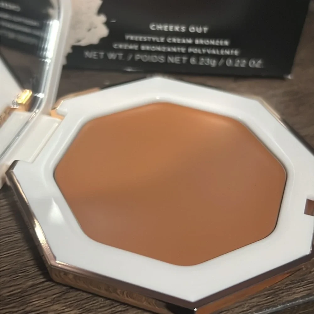 💕🌙HP! Fenty Hunnie Glaze Cheeks Out Freestyle Bronzer